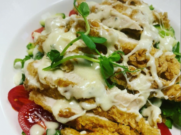 Salata cu Pui Crispy